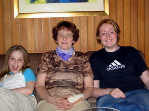 Arna Hr�nn og �sta Bj�rk me� Kollu, �mmu sinni