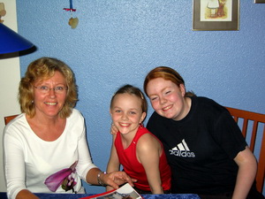 Arna Hr�nn og �sta Bj�rk me� �eirri yndislegu konu og vini okkar, Eli Margrete Skj�restad St�lsvik