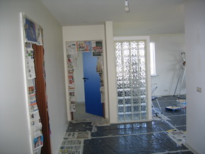 M�lningarvinna � fullum gangi