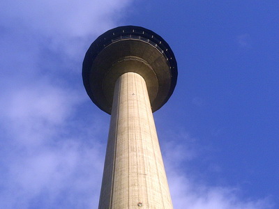 N�sinneula - �a� er veitingasta�ur �arna uppi, � 164 metra h��!