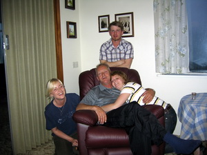 Einar me� d�tur s�nar, Gu�laugu og Lov�su og tengdasoninn Rabba