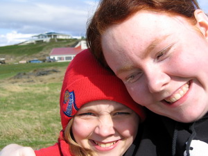 Hvor systranna skyldi hafa teki� �essa mynd?