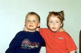 Systkinab�rnin Sigmundur Einar og �sta Bj�rk