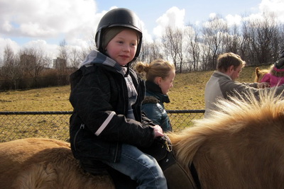 Eins og alvanur knapi