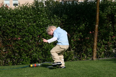 A� hj�lpa afa �rna a� v�kva gar�inn