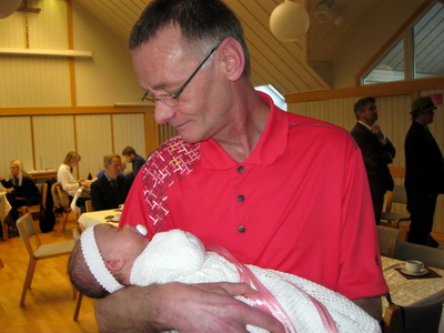 Hamingjusamur me� afastubbuna, Freyju R�n