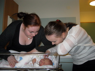 �sta Bj�rk og Arna Hr�nn a� d�st a� br��ursyninum