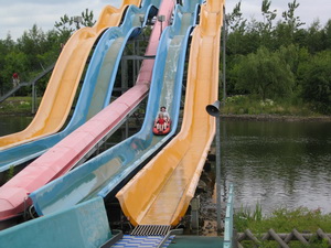 �sta Bj�rk og Arna Hr�nn � fullri fer� � BonBon Land