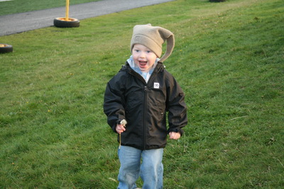 � �sv�llum � Hafnarfir�i a� horfa � pabba � f�tbolta