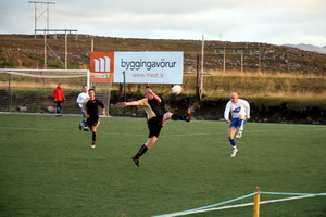 Hjalti Brynjar � fullri fer� � boltanum