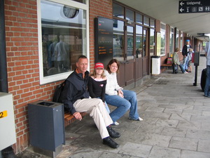 Be�i� eftir lest