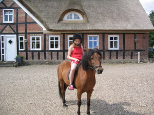 Arna Hr�nn f�r � �trei�at�r � M�llevang