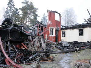 Bjelle G�rd eftir brunann, dapurleg sj�n