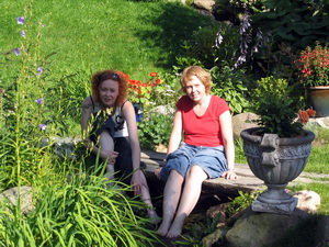 Sj�bba og Birna � f�taba�i