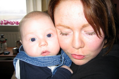 D�l�ti� smeykur hj� �stu Bj�rk fr�nku