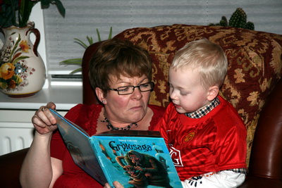 Ingibj�rg a� lesa Gr�lus�gu