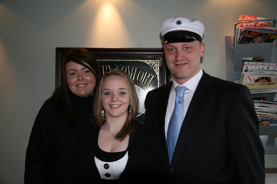 Muna svo a� brosa!