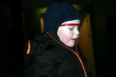 Tilb�inn a� sprengja, me� gleraugu og eyrnartappa