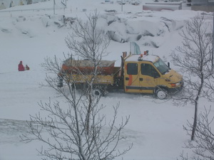 "Snj�mokstur" � Hafnarfir�i, h�lfger�ur brandari