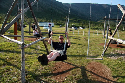 Enn�� ungur � anda og til � sm� leik!