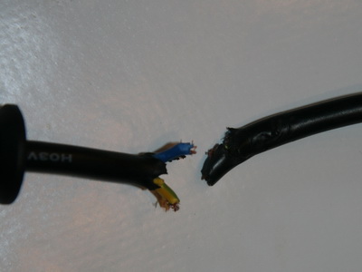 Fyrsta st�ra skemmdarverki�, heppin a� f� ekki straum